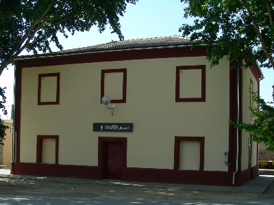 Estación de Grañén. Vista fachada principal desde exterior.
