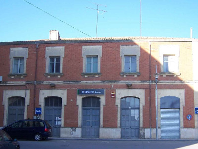 Estación de Binéfar. Vista fachada principal desde exterior.