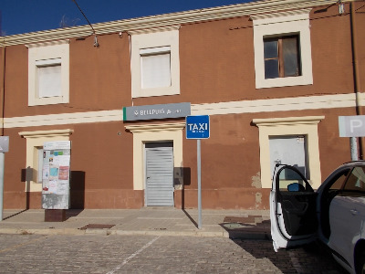 Estación de Bellpuig. Vista fachada principal desde exterior.