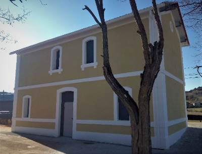 Estación de Sant Guim De Freixenet. Vista fachada principal desde exterior.
