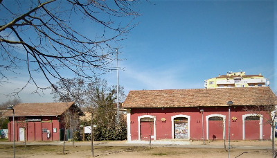 Estación de Celrà. Vista fachada principal desde exterior.