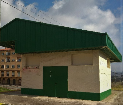 Estación de Altsasu-Pueblo . Vista fachada principal desde exterior.