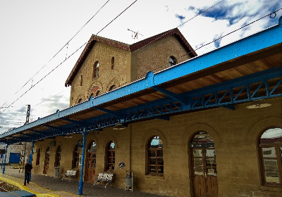 Estación de Tafalla. Vista fachada principal desde andenes.