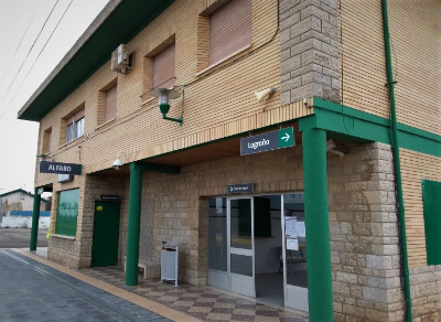 Estación de Alfaro. Vista fachada principal desde exterior.