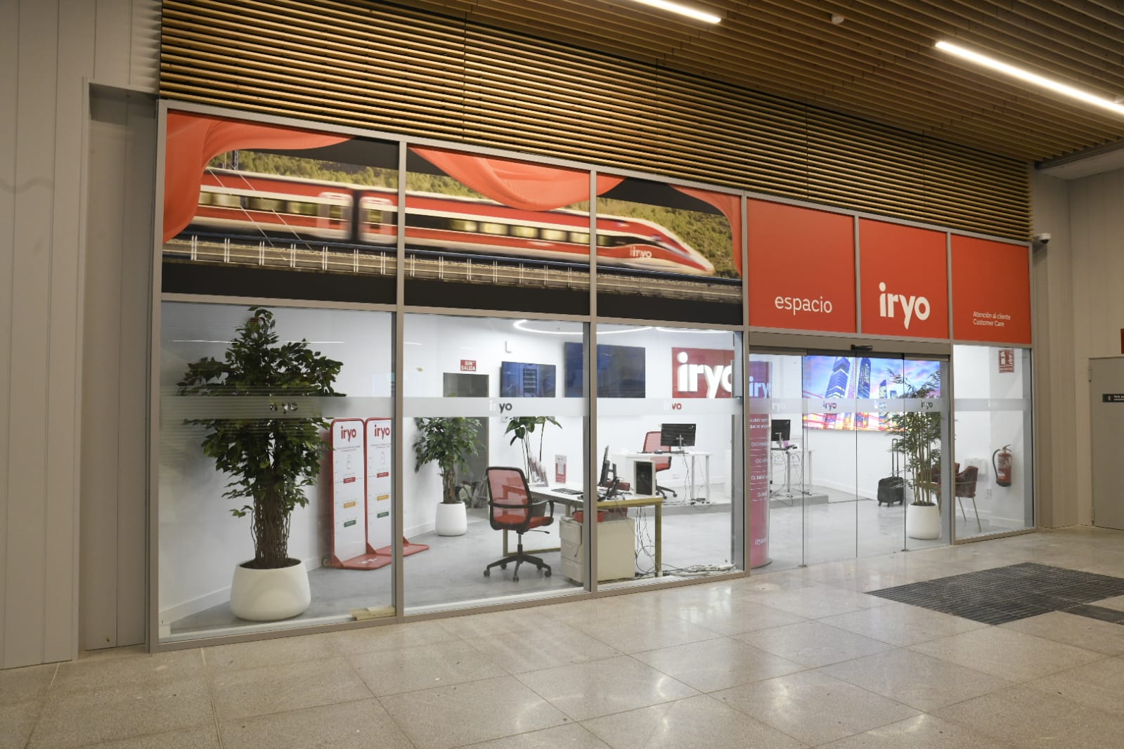 08.04.2026: Nuevas oficinas de operadoras en el vestíbulo de Chamartín