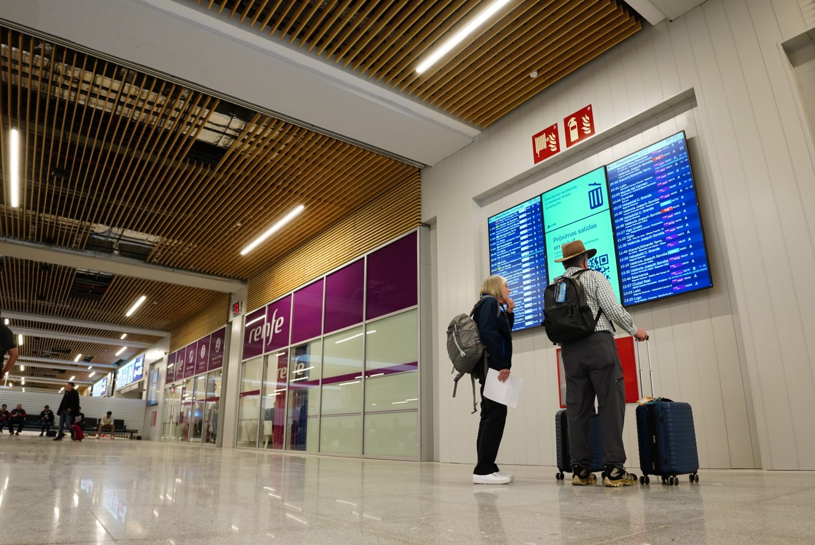 08.04.2026: Nuevas oficinas de operadoras en el vestíbulo de Chamartín