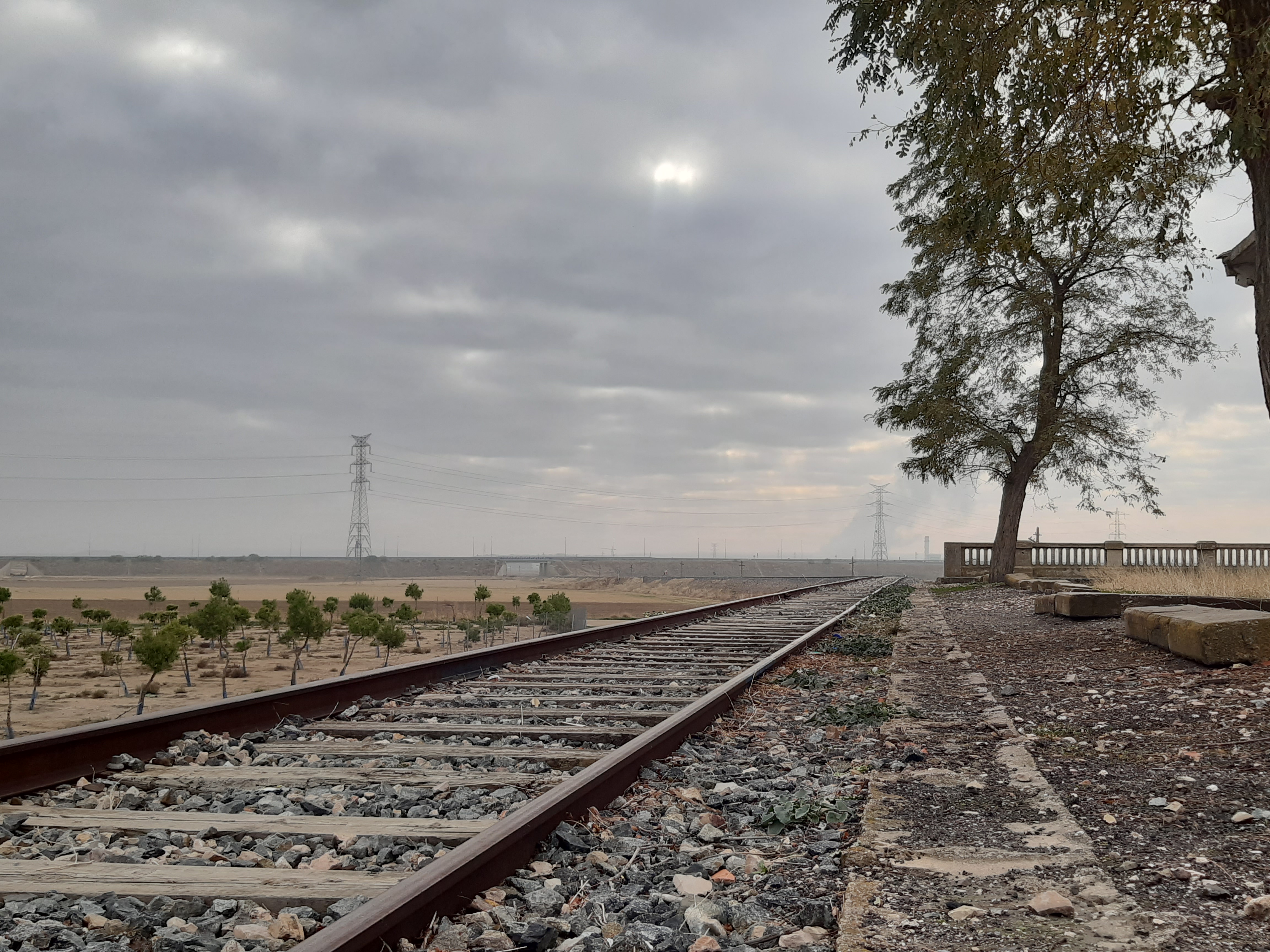 Línea Villaluenga Yuncler-Algodor, desde el antiguo apeadero de Villaseca de la Sagra (Toledo).