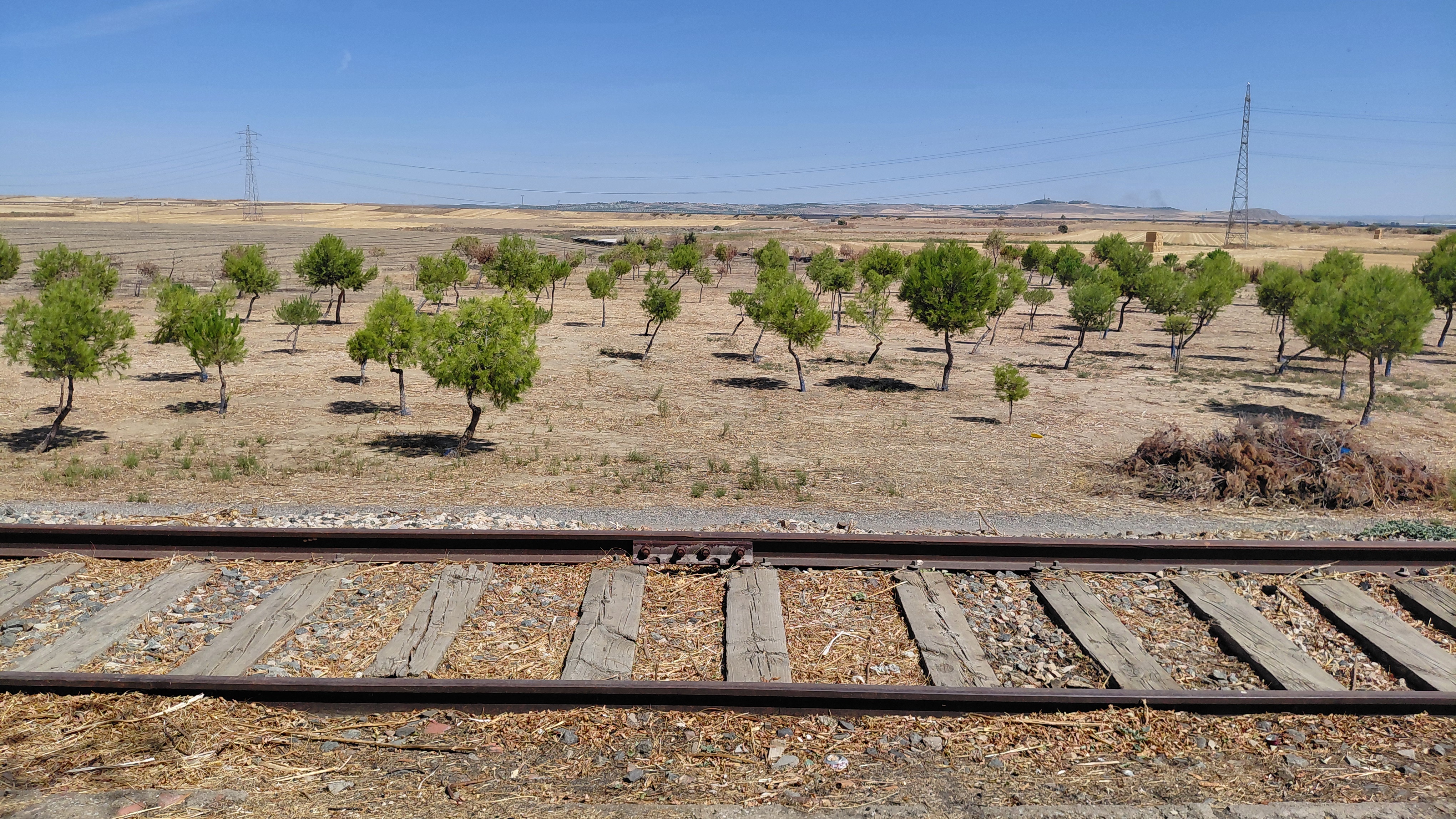 Línea Villaluenga Yuncler-Algodor, desde el antiguo apeadero de Villaseca de la Sagra (Toledo).