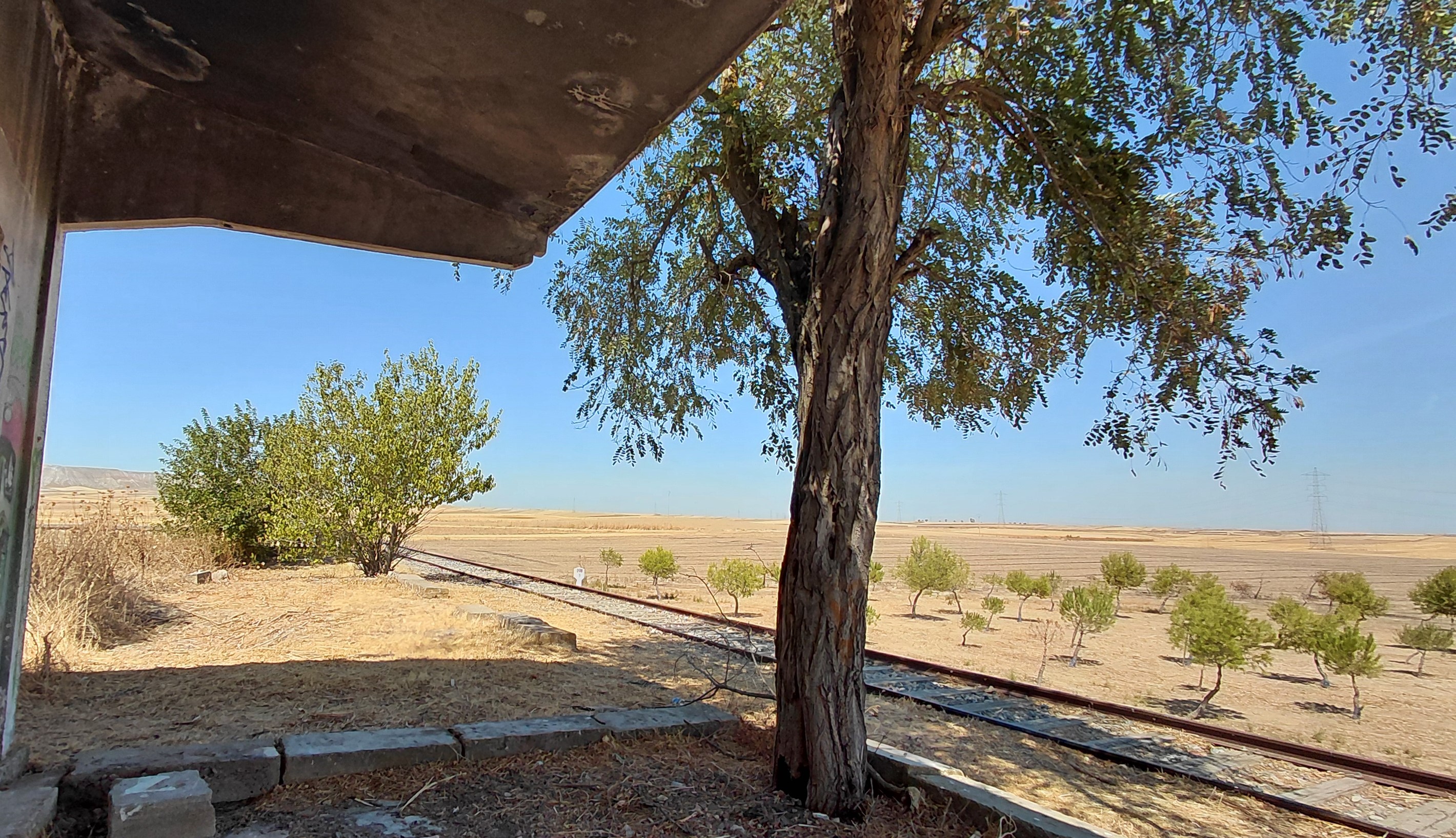 Línea Villaluenga Yuncler-Algodor, desde el antiguo apeadero de Villaseca de la Sagra (Toledo).