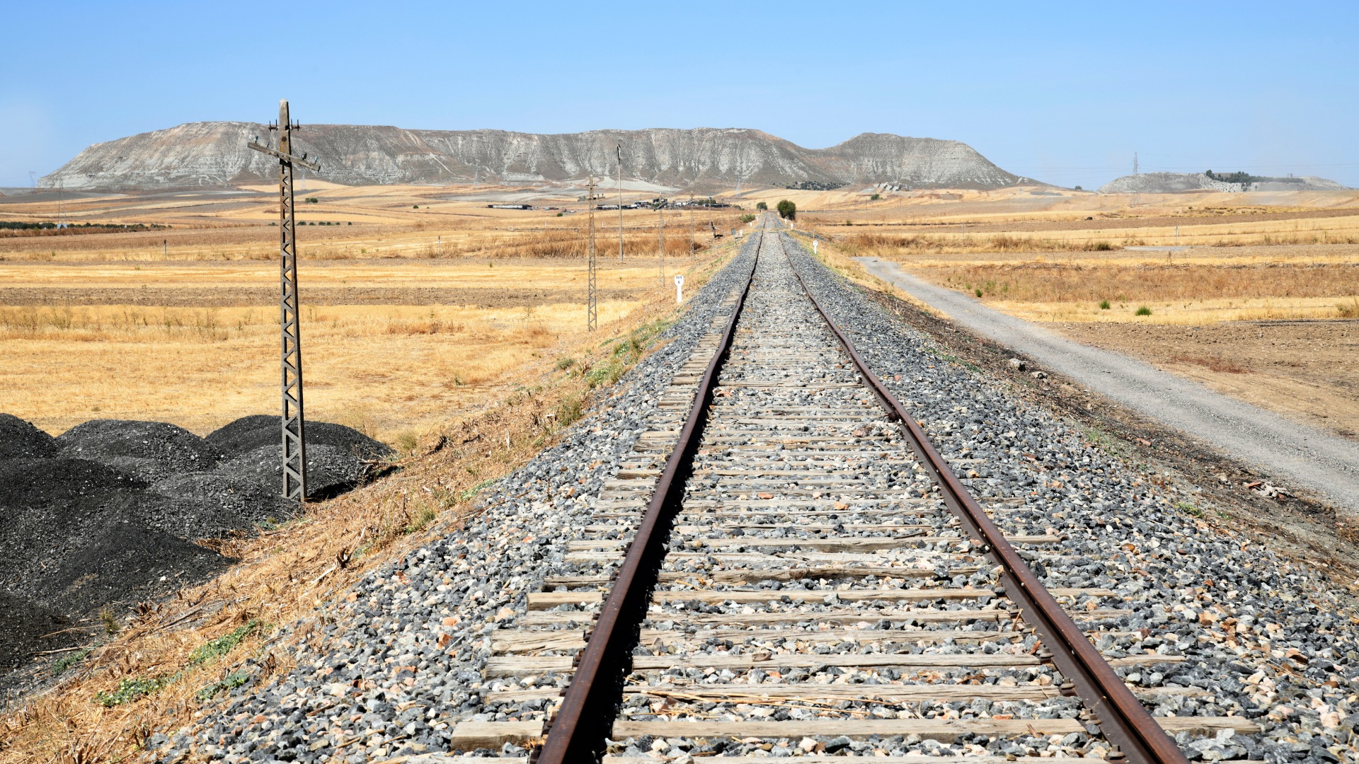 Línea Villaluenga Yuncler-Algodor (Toledo) desde el apeadero de Villaseca de la Sagra (Toledo).
