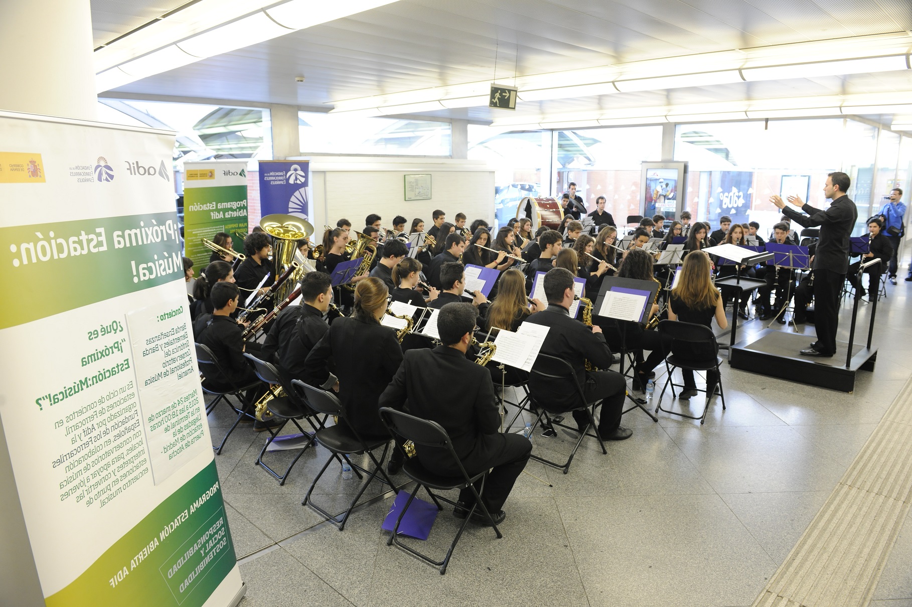 Concierto en vestíbulo de la estación