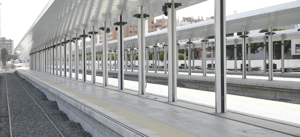 Agosto 2026: Detalle de los nuevos andenes, diseñados para mejorar la accesibilidad, la comodidad y la seguridad durante el acceso y la espera de los trenes.