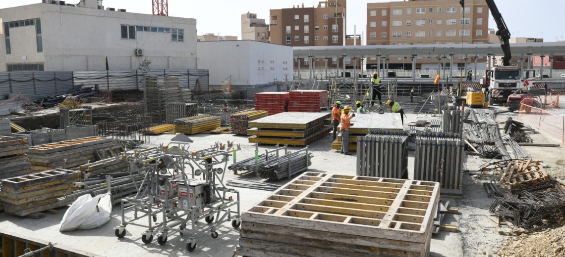 Agosto 2026: Desarrollo de trabajos de cimentación y estructura en el entorno de la estación. Estas actuaciones son fundamentales para garantizar la solidez y durabilidad de las nuevas infraestructuras.