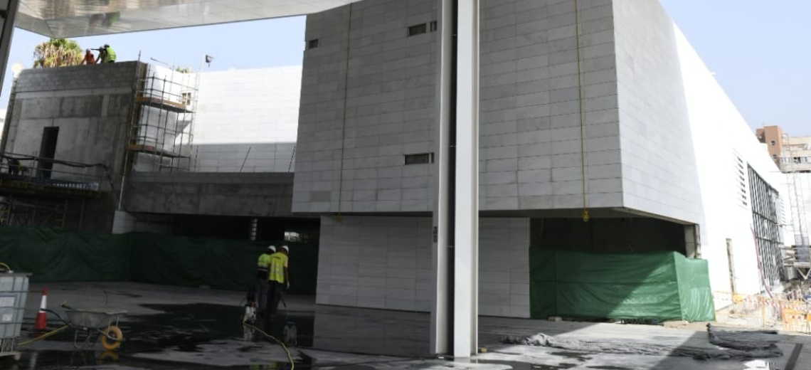 Vista exterior de la nueva cubierta de acceso. La actuación combina criterios de funcionalidad, confort y modernización para mejorar la integración de la estación en su entorno urbano.
