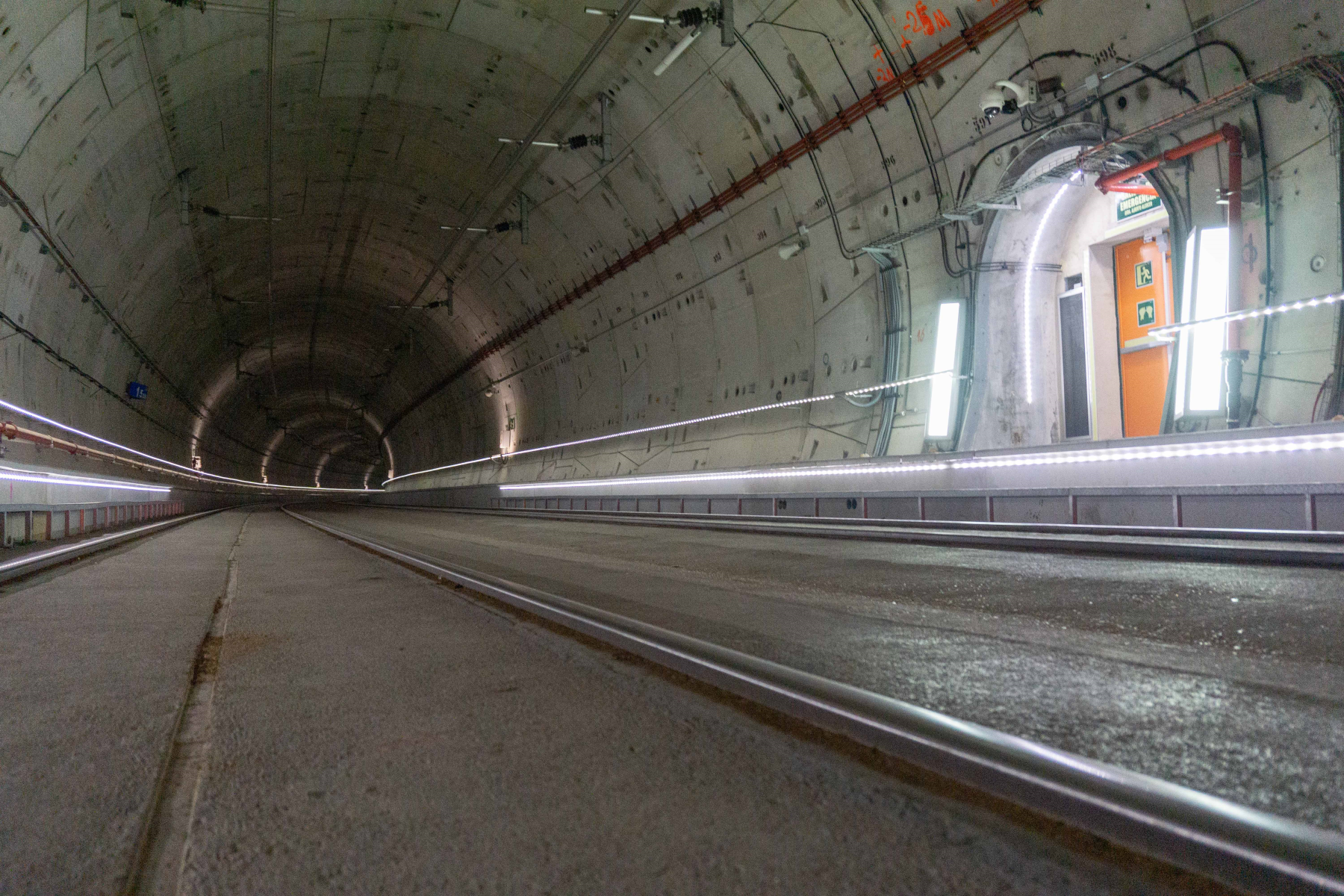Túnel ancho estandar Chamartín-P. de Atocha. Salida de emergencia. (Foto A. G. Calzado)
