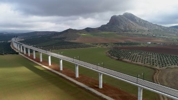 Viaducto Peña de los Enamorados en la línea Madrid Córdoba -Sevilla