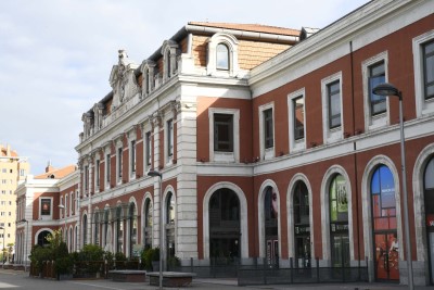 Estación de Madrid Príncipe Pío. Vista de la fachada principal.