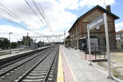Estación de Herradón-La Cañada. Vista fachada lateral desde andenes.