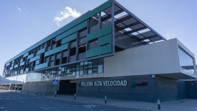 Estación de Villena Alta Velocidad. Vista de la fachada exterior,