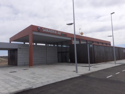 Estación de Sanabria Alta Velocidad. Vista de la entrada a la estaciónn