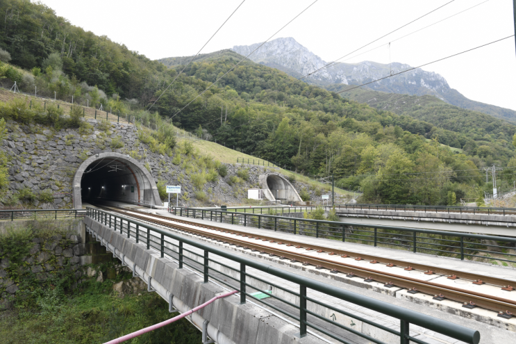 Túnel León Asturias. Variante de Pajares. 