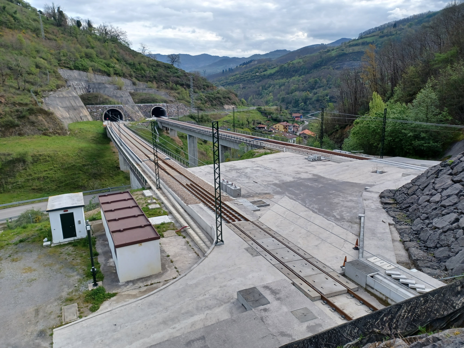 Abril de 2022. Variante de Pajares. Viaductos de transición entre túneles.